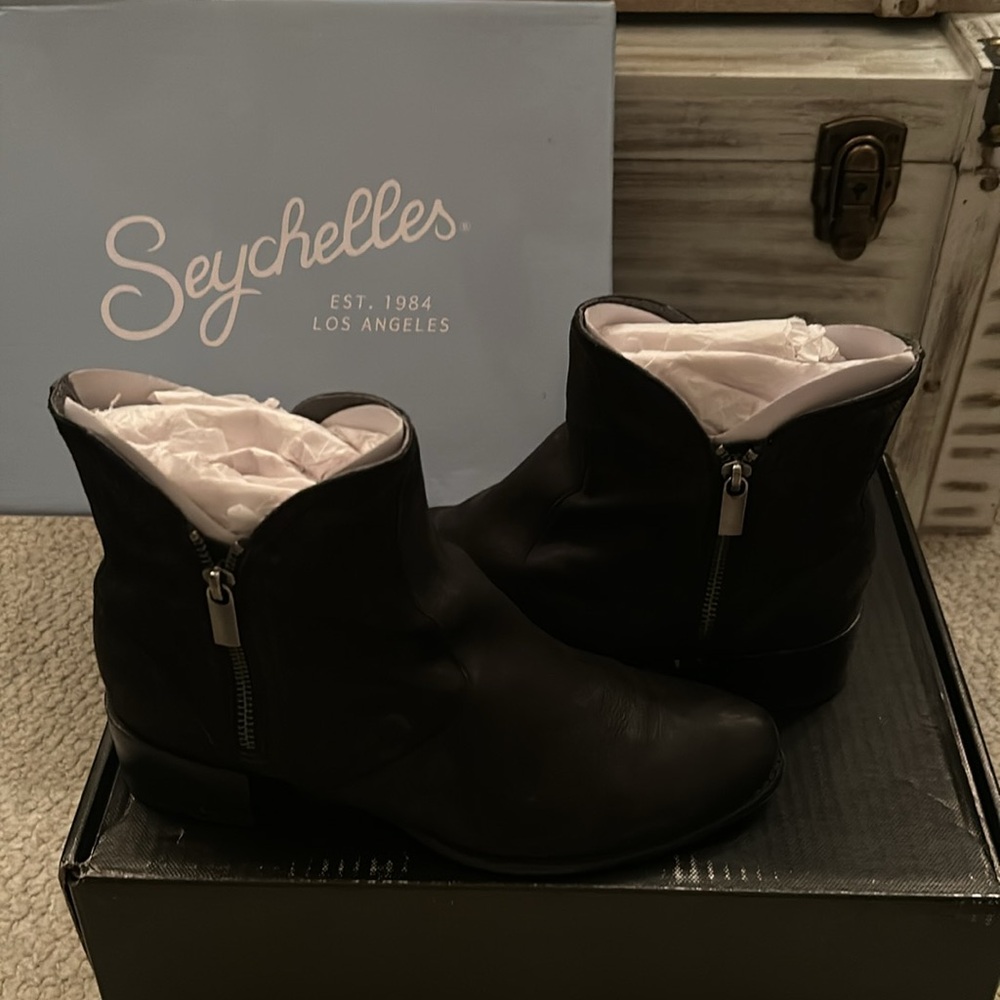 Seychelles Black Ankle Booties - Size 9